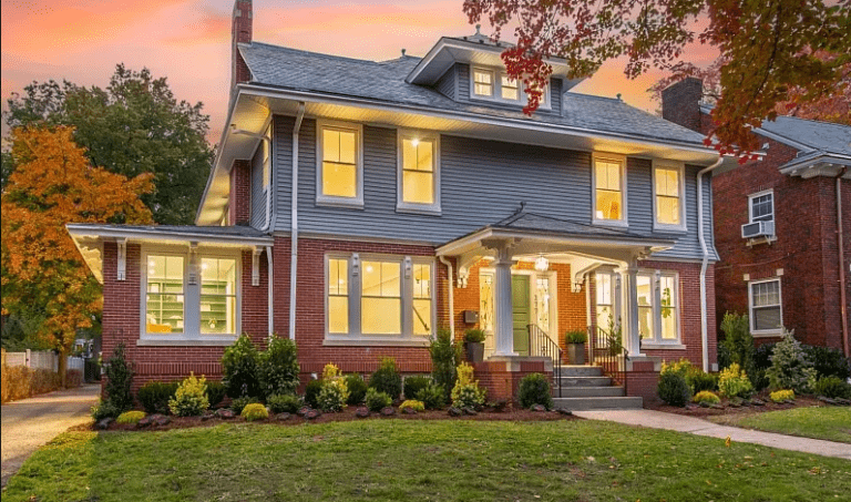 Craftsman home with windows by Pexic Windows