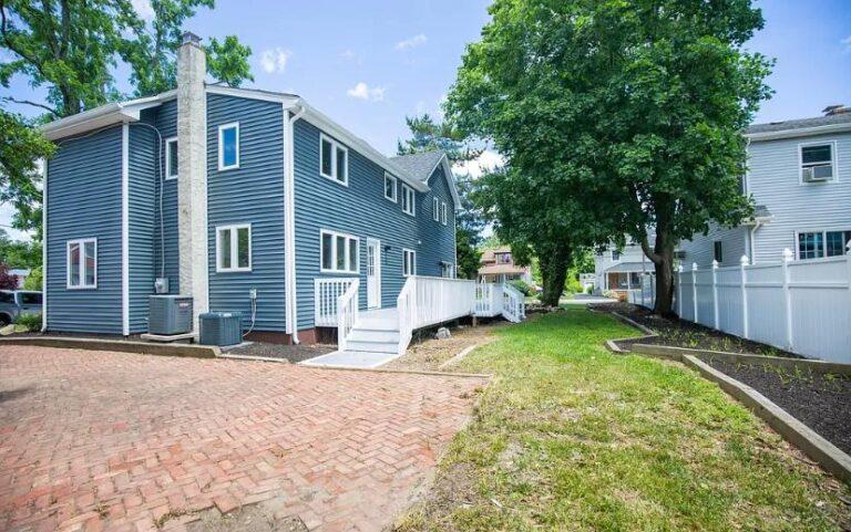 Shingle home with windows by Pexic Windows